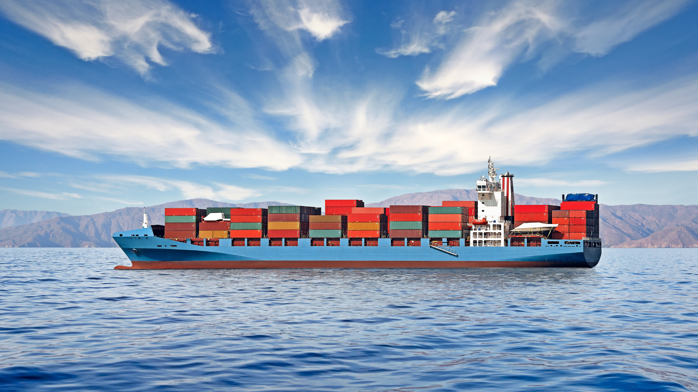 Ocean Freight vs. Air Freight Volumes (USA) — 2024 → 2025